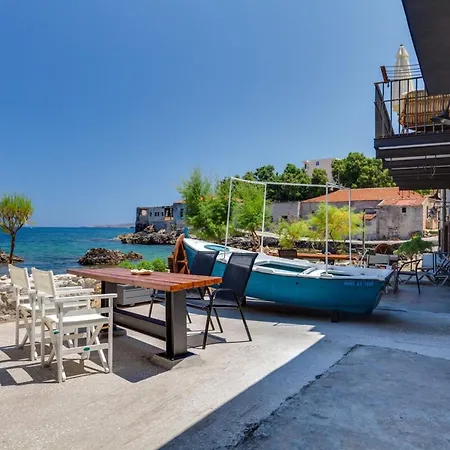 Apartment Skiff - Transformed On The Water's Edge *