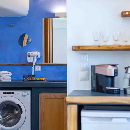 Apartment Skiff - Transformed On The Water's Edge