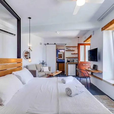 Apartment Skiff - Transformed On The Water's Edge *