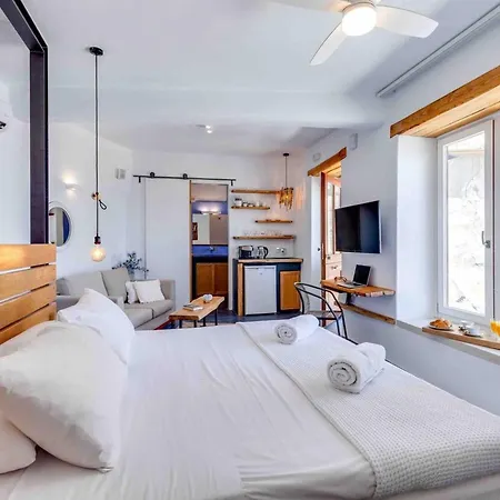 Apartment Skiff - Transformed On The Water's Edge Chania (Crete)