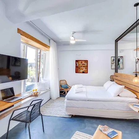 Apartment Skiff - Transformed On The Water's Edge